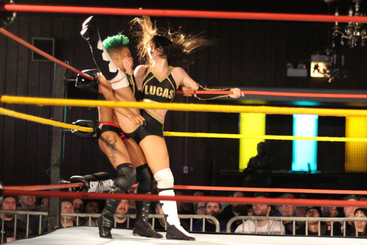 DAFALCON11's tweet photo. One of the highlights of my SHIMMER weekend was meeting #BigSwole @aerialmonroe  who opened #SHIMMER101 with an exhausting match v the boundless energy of @ZoeLucasPro  #greatopener https://t.co/kmv7p6pmYN