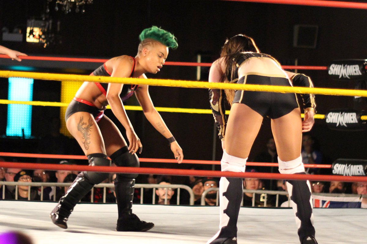 DAFALCON11's tweet photo. One of the highlights of my SHIMMER weekend was meeting #BigSwole @aerialmonroe  who opened #SHIMMER101 with an exhausting match v the boundless energy of @ZoeLucasPro  #greatopener https://t.co/kmv7p6pmYN