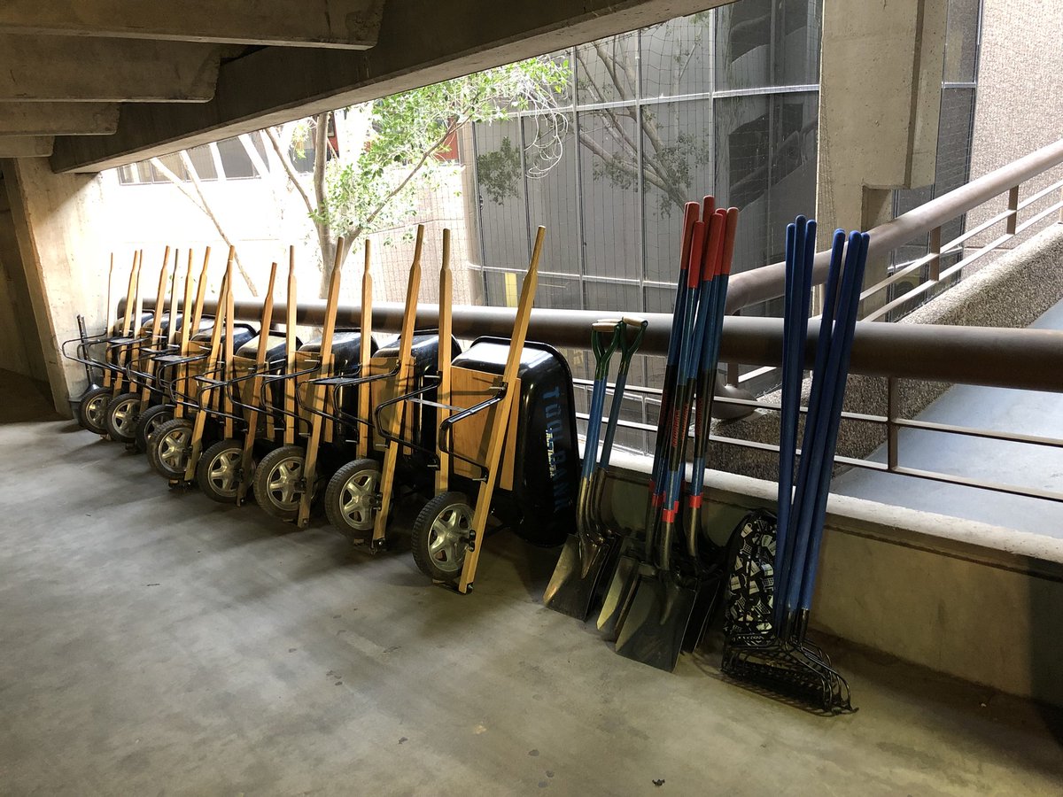 ToaAz's tweet photo. #Bluetools prepped and ready to go! Project to help improve an outdoor space @TempePolice HQ. #NonProfit #partnerships @PhoenixToolBank and #Tempe cops 🚓 https://t.co/uLOJKuARa9