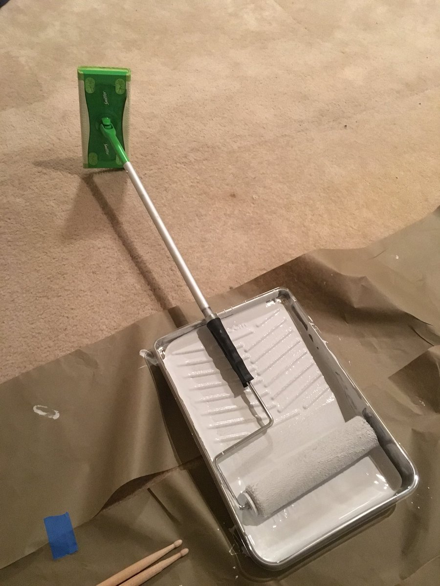 TheMikeyState's tweet photo. @Swiffer straight up getting into the paint market 🎨😉 #swifferpaint https://t.co/RYE3JTAiQA