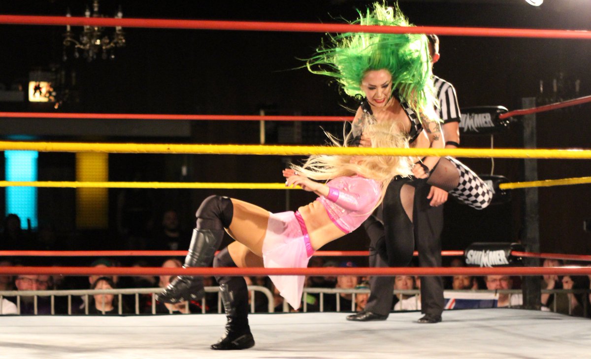 DAFALCON11's tweet photo. @Shazza_McKenzie defended the #HeartofShimmer title v @Shotziblack on #SHIMMER101 What a match! https://t.co/cVF2XDqWSE