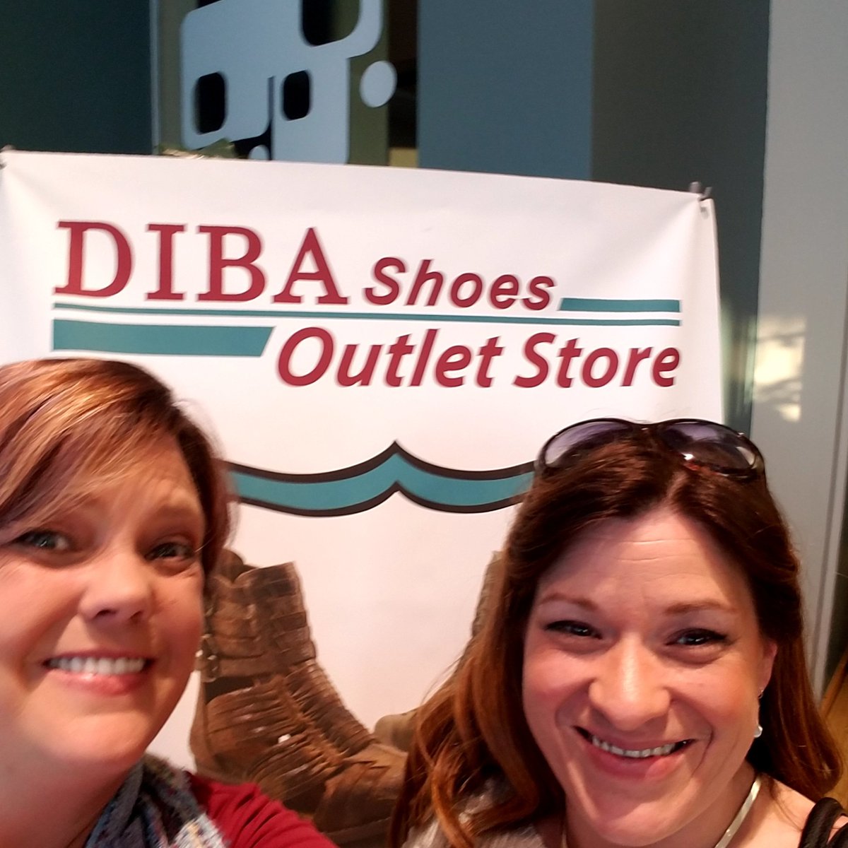 JenniferMazella's tweet photo. @DibaTrue Thank you for the fabulous shoe party and sponsorship of @LTYMshow STL! https://t.co/psoAzfC60R