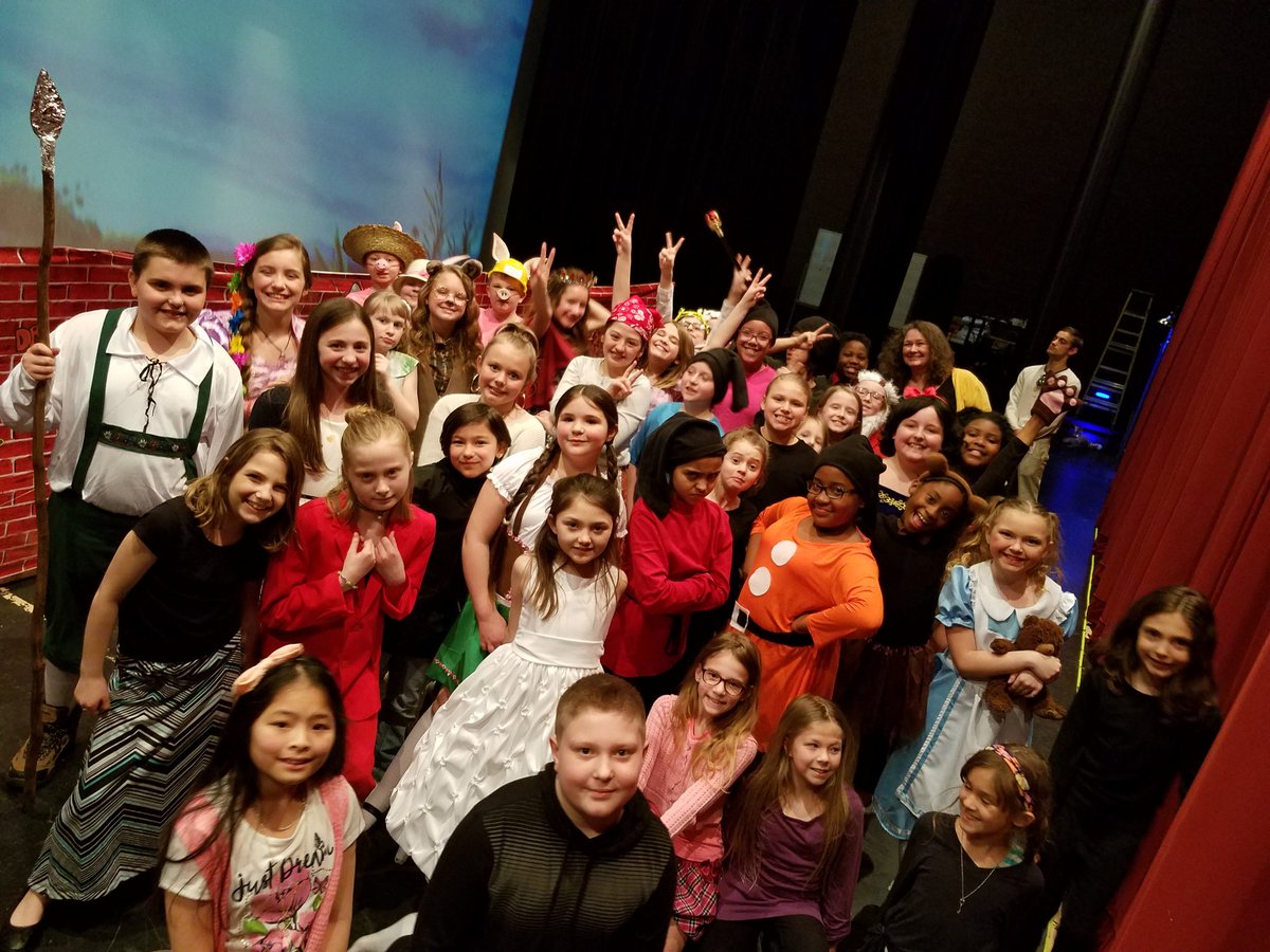MrLovesClass4's tweet photo. That's a wrap on "What Happened After Once Upon a Time" So amazingly proud of this group of kids! They all worked so hard and tonight it all paid off.  Such a great group to work with - can't wait until next year! @ElmsRoad @swartz_creek #elmsroaddrama https://t.co/U5oQrtBTtZ