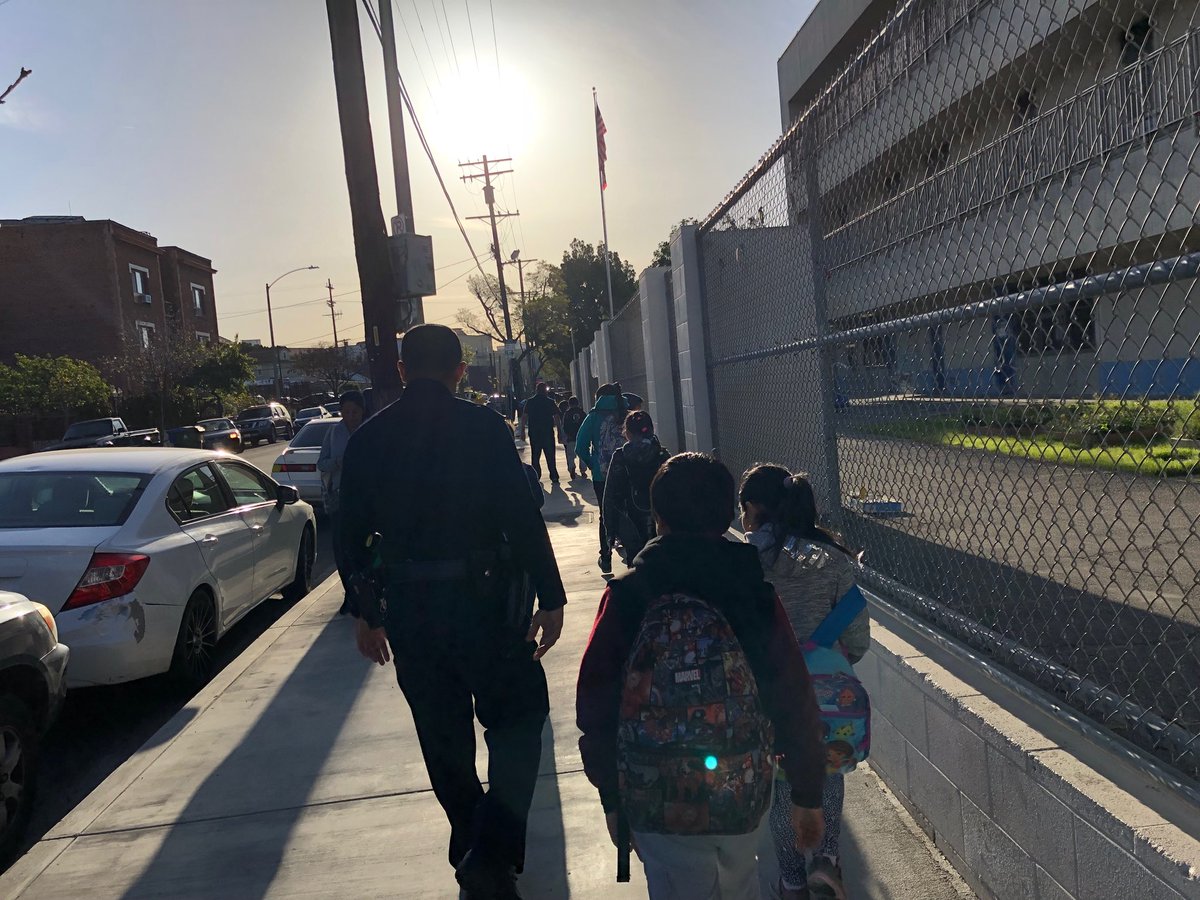 LAPD_Kowalski's tweet photo. Olympic PAL officers show their pride by taking their kids to school. ๐โ๏ธ๐#morningPAL #walkwithacop @LAPDOlympic @LAPDHQ @LAPD_Vargas @LAPDWestBureau https://t.co/cQBgBUIIbb