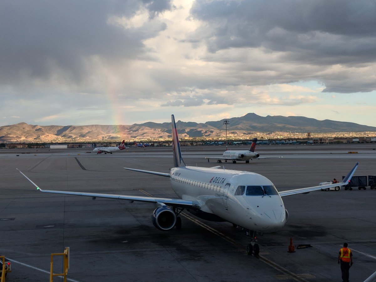 imacsweb's tweet photo. Time for #LAS #SAN @Delta #firstclass #travel #clienttime (@ Gate D34 in Las Vegas, NV) https://t.co/ICmnoyTvag https://t.co/XheZoWYtVt