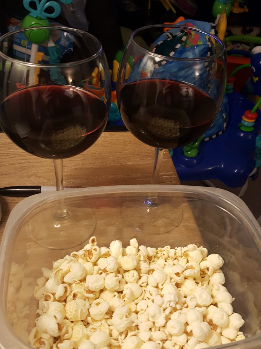 CKoehler711's tweet photo. @ScandalABC Popcorn and wine are ready! #OverACliff #Gladiator #ItsHandled https://t.co/T6ulhoe0Ap
