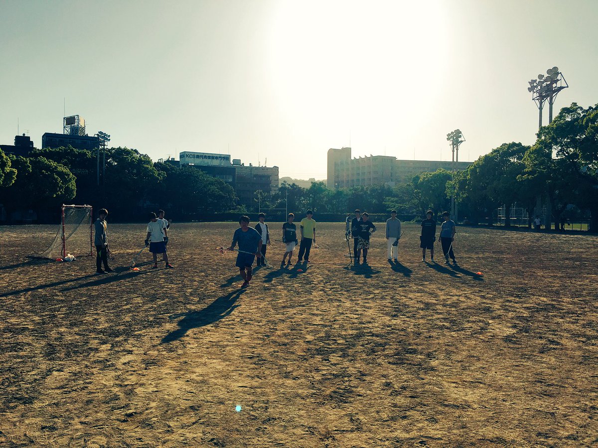 kagoshimalax18's tweet photo. 昨日の体験会にも多くの1年が来てくれました😊

今回はミニゲームがめちゃくちゃ盛り上がりました！！
1年生も上級生も楽しんでました😆

今日も16:30-19:00で体験会&amp;見学会を行います！場所は教育学部のグラウンドです！興味がある人もない人も是非きてください！
#春から鹿大 #鹿児島大学ラクロス部 https://t.co/C2PXuGJvZx