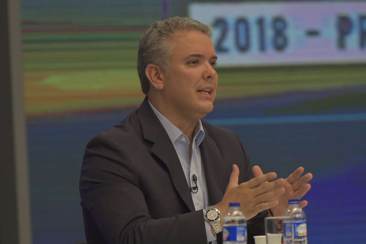IvanDuque's tweet photo. Garantizaremos la transparencia en la ejecución de los recursos del PAE. Vamos a trabajar con las asociaciones de padres de familia y con las comunidades para que los recursos lleguen a los niños que de verdad lo necesitan. #ElGranDebate https://t.co/E6fsidrhd5