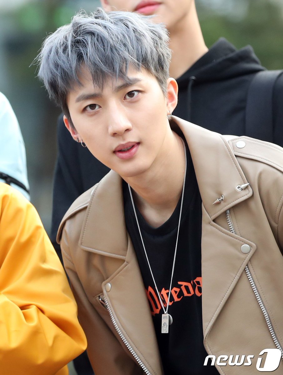 PentagonINA's tweet photo. [PRESS] 180420 PENTAGON Arrived at KBS for Music Bank #펜타곤 

#Yanan #Hui #Edawn https://t.co/QvQOZm12Jo