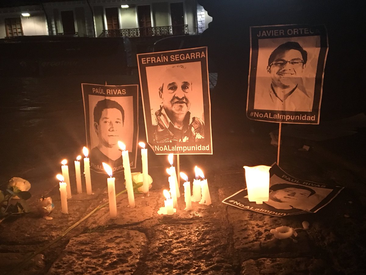 nosfaltan3's tweet photo. Una multitudinaria marcha llegó hasta la plaza de San Francisco para pedir paz y exigir que los crímenes de nuestros periodistas y militares no queden en la impunidad. También para demandar el rescate de Oscar y Katty. #PorUnPaisDePaz #NadieSeCansa #NoALaImpunidad https://t.co/kXN71XUBvK