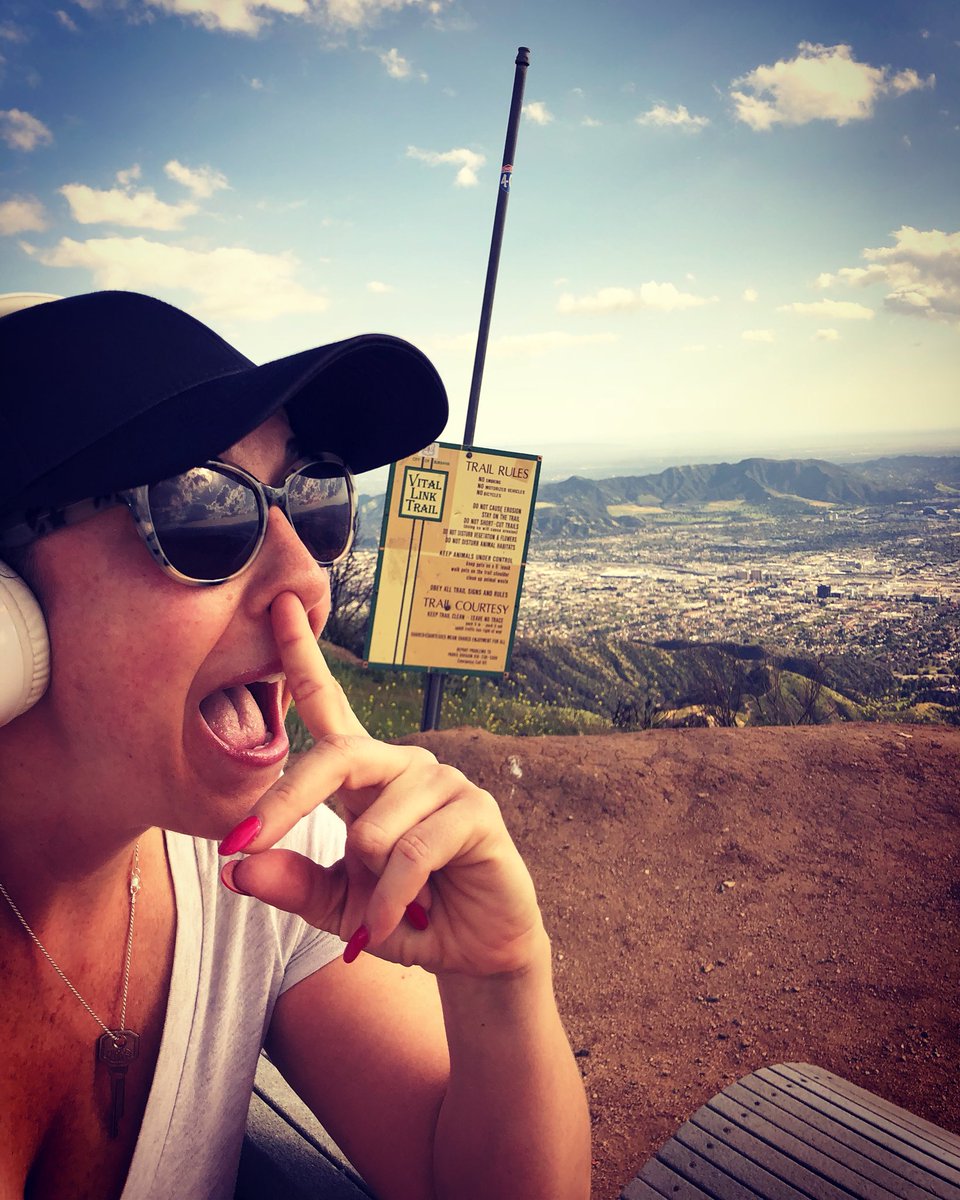 MsJewellMarceau's tweet photo. What do u do when u finally reach the top of a 2 mile high mountain? This! And then hop, skip, &amp; jump 2 miles all the way back down to your car! #healthcomesfirst #nohealthnowealth #maketimetotakecareofyourbody #eatcleanfoods #eliminatealcohol #selfcare #selfimprove #selfcontrol https://t.co/KzE6fZIyoF