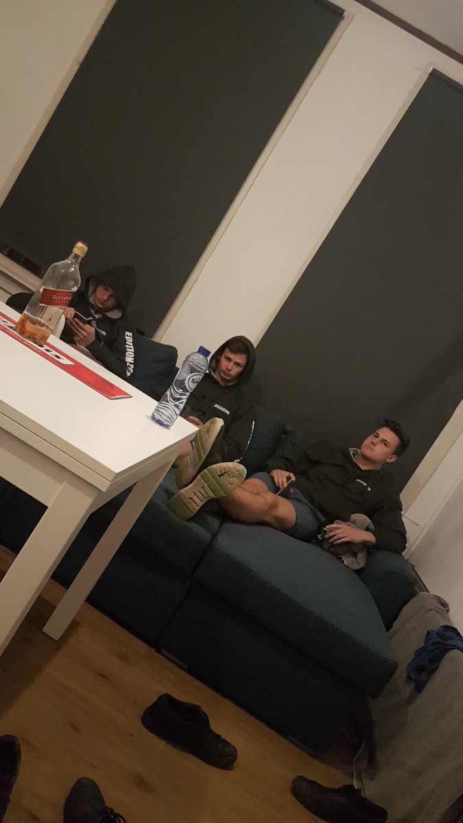 0113DylanB's tweet photo. @Hackathon_12 de boyz eindelijk revealed #zrhackathon https://t.co/fcjdYBj08B