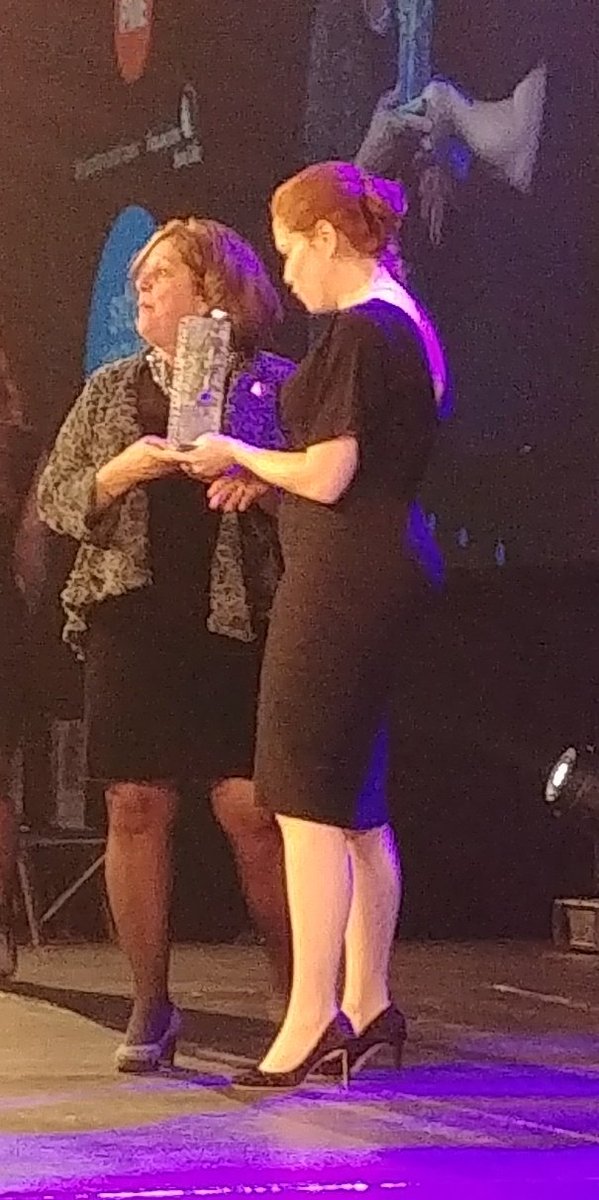 FCCQ's tweet photo. Felicitations à Sylvie Vachon, PDG, Administration portuaire de Montréal @PortMTL qui remporte le Mercure PME, catégorie Leadership,  Femme d'exception Financière Sun Life au concours Les #Mercuriades, remis par Brigitte Dagnault @bdagno @SunLifeQC https://t.co/nDaojy8LaB