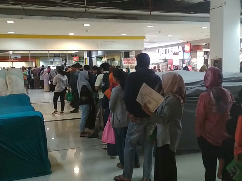 ALF_Studio's tweet image. Wasting time... Sisa 30 lg antrian njiiirrr