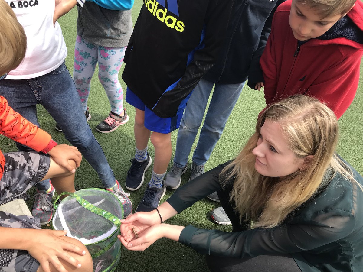mindyahrens1's tweet photo. @Ms_Youngren listening and supporting students interests and passions @Design39Campus @MisterCMaine @CSUSM #thisteacherrocks https://t.co/RXEbjQQZVv