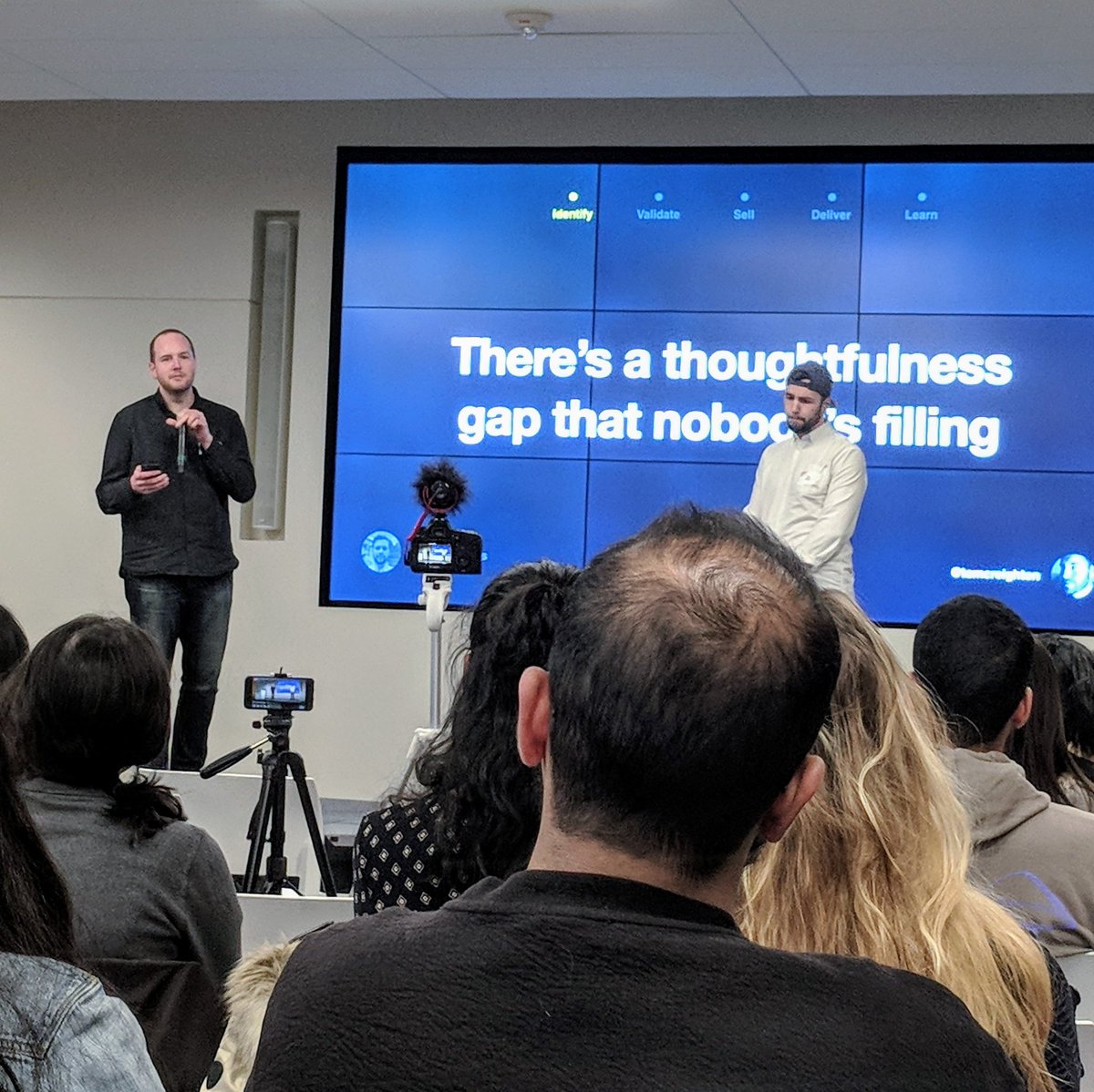 PearlChen's tweet image. Another fantastic event from the @WeAreDesignX organizers. It&apos;s always lovely to hang out with a giant room full designers sometimes. #WeAreDesignX