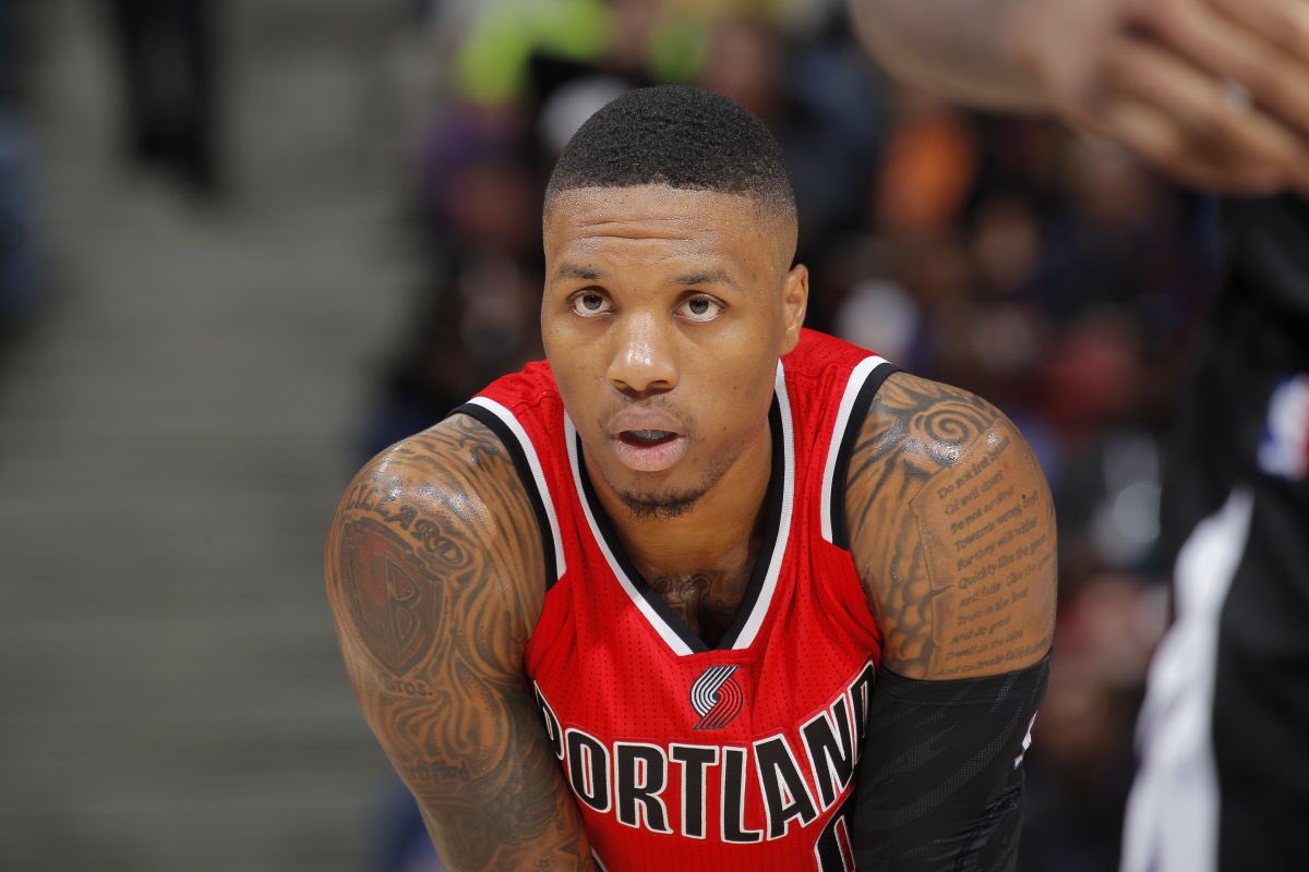 HtOwNzOuTLaW713's tweet photo. Damian Lillard in the regular season vs Damian Lillard in the playoffs https://t.co/kCVWZQIWVQ