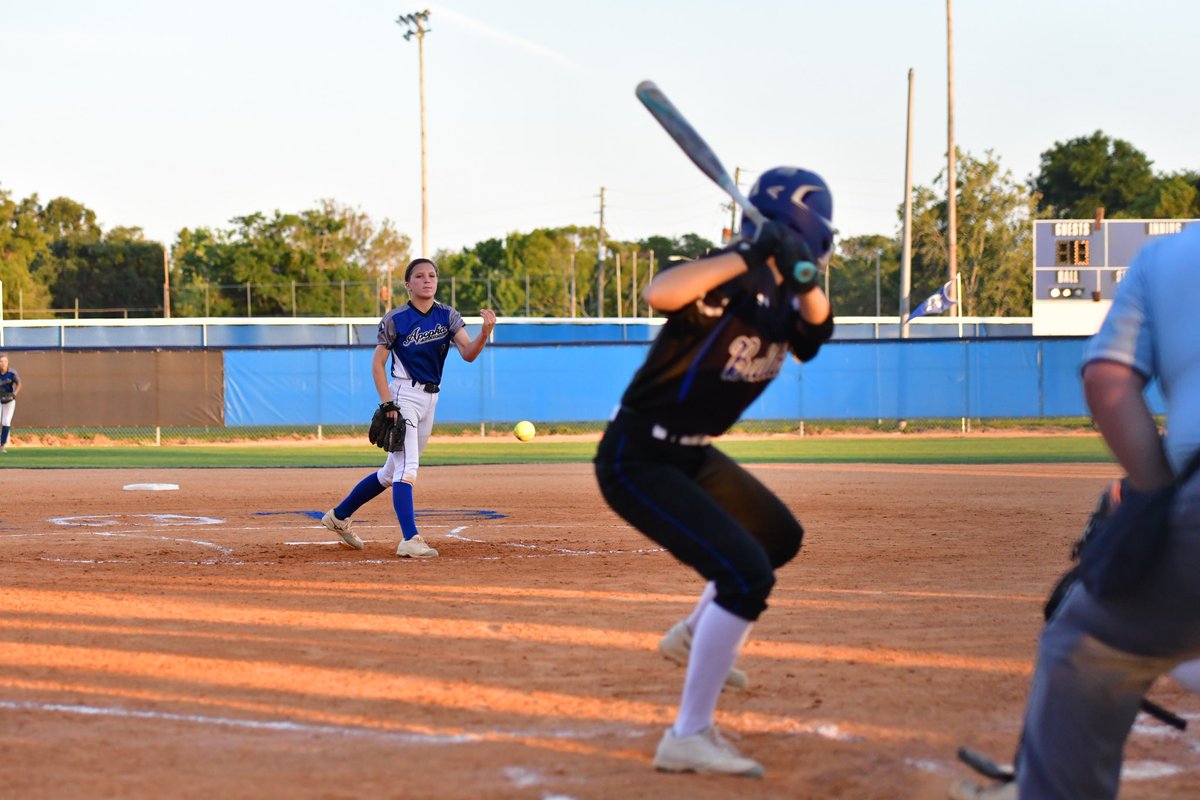 The battle of the Miller sisters at APK..<a href="/apksbcoach1/">Mickey Hullinger</a> <a href="/AHSoftball/">Apopka HS Blue Darter Softball</a> <a href="/SpecSports360/">Spectrum Sports 360</a> <a href="/apknewspaper/">the blue and white</a>