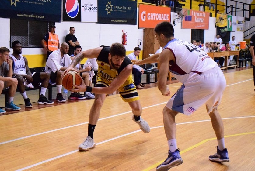 simplebasquet's tweet photo. #LNB FINAL @basquetcomu1 94 @SaltaBasket 78 = #Arn 26 y #Whiters 16 pts 10 reb - #Williams 19 y @Pespinoza10 15 pts 12 reb
📸 Prensa Comunicaciones https://t.co/J61ZZ8iN6z
