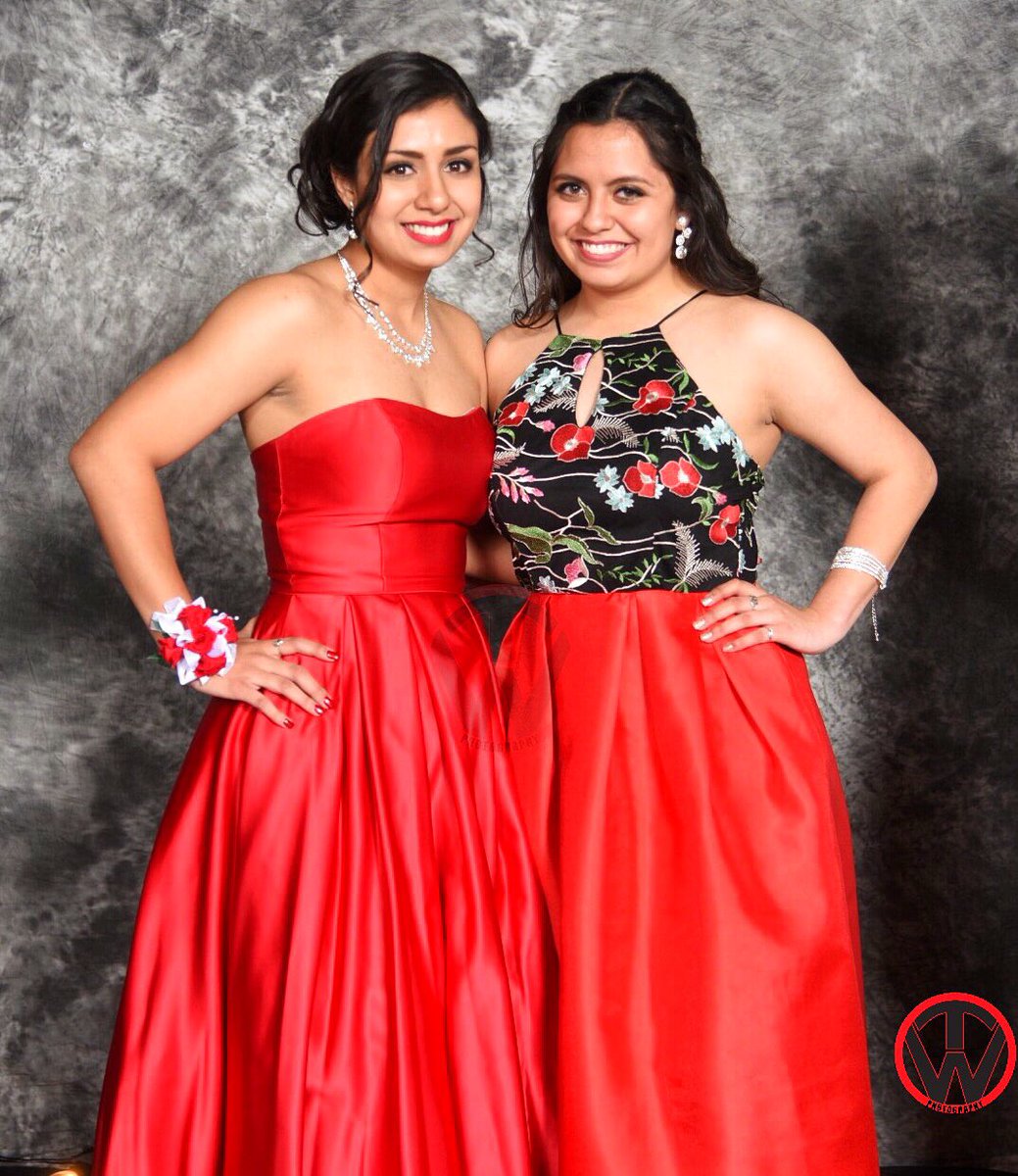 timwalter44's tweet photo. @shmalexxx @amerika_baby14 #HappyBirthday #TorresSisters #SiblingLove #BattlingBesties https://t.co/tBxxPBkIk0