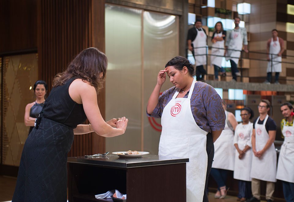SoloTuCarosella's tweet photo. Paola provando os pratos de alguns participantes no episódio passado (17/04) do @masterchefbr

@PaolaCarosella @HugoMChef @ClarisseMChef @AristeuMChef @AngelicaMChef ❤ https://t.co/QK9o1oRmKr