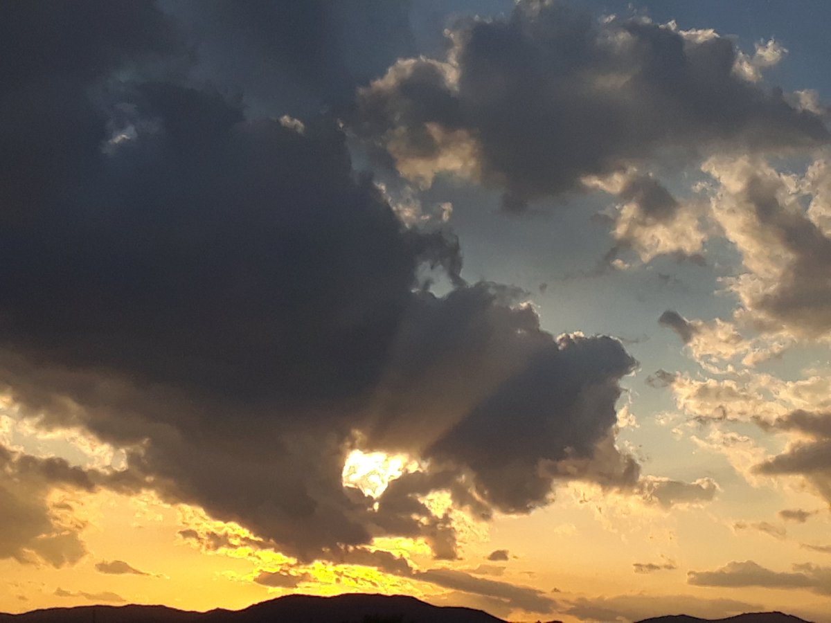 rayzrlove's tweet image. bonne journee.

l&apos;oeil d&apos;or

#cawx #inlandempire #cloudeffects #effetsnuages