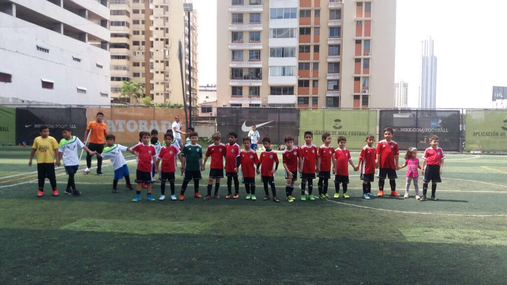 isacademypty's tweet photo. #Institucional | ¡Buenas noches, Panamá! 🇵🇦⚽️

Nuestros futbolistas son niños con grandes sueños y metas, por eso, en la ISA, nos dedicamos a darles la mejor formación para que los hagan realidad 👦🌟 https://t.co/uFrLH7XUil