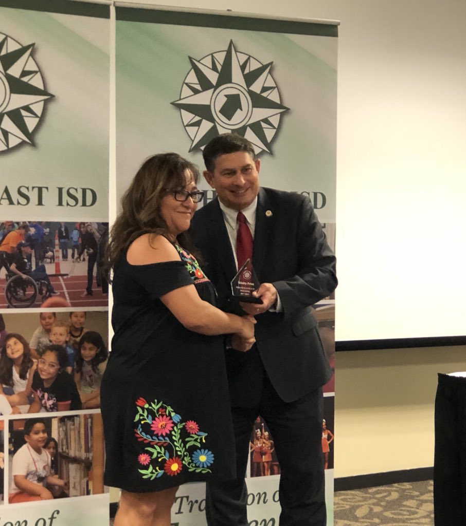 DOASouthSanISD's tweet photo. Congratulations to our Trinity Prize winner. We are so fortunate to have you as a part of TEAM ETH. 👏🏼🏆#makingadifferencedaily #believe #relationshipsmatter #celebrations #ETHRocks https://t.co/d4qTEi3i7c