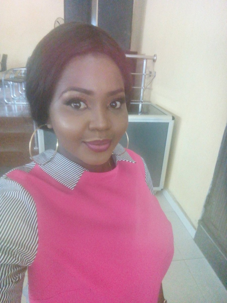shuga_berry009's tweet photo. 23 years old
DIL holder
LL.B in view
Entrepreneur
Cakes, events, interiors
Started doing business at 16...
#wenotlazy
#LazyNigerianYouths https://t.co/f1dili8p8x