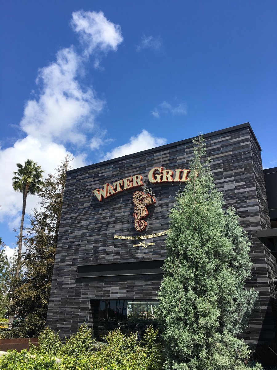 SiegelGale's tweet photo. We were thrilled to be in #OrangeCounty to host the #FutureofBranding #CMO Roundtable by @SiegelGale. TY to all who joined &amp; stay tuned for more photos! #SimplicityatWork #branding #employeeengagement #marketing https://t.co/GUewDYvfNo