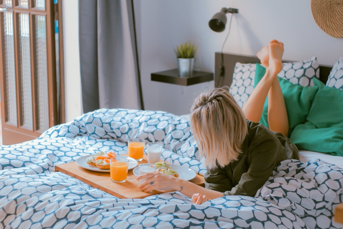 LiveLifeHacking's tweet photo. Trying to get your #bedroom #clean and #organized?  Check out this article that gives you 6 steps to get there! https://t.co/hZApT7qWtN https://t.co/PtCYrEkY9y