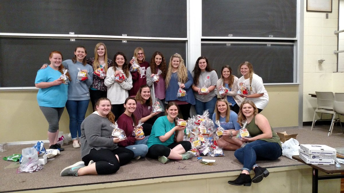 MSAE_msu's tweet photo. Thanks for the MSAE members who helped pack exam week goodie bags!!! Y'all rock!!! #teacherpride #teachershelpingstudents #MSUexamweek #HailState #goodiebagsforthewin #freestuffisthebeststuff #testsarehard #lovethelittlebags #sprayablehandsanitizer https://t.co/rm3Mg7BooH