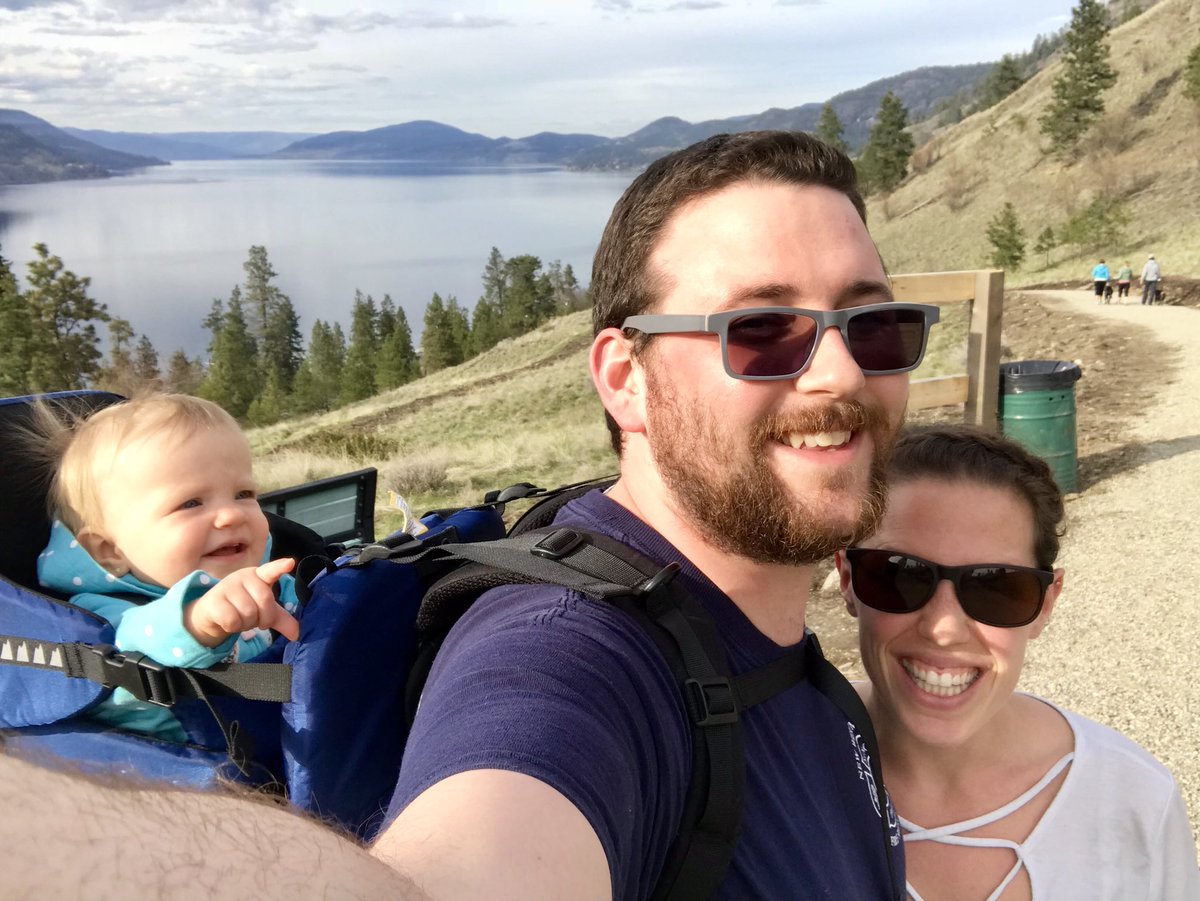 tourismchris's tweet photo. Family hike at #KnoxMountain this evening. It seems like a lot of people had the same idea! #getoutside #exploreKelowna #hike #spring #activebynature #exploreOkanagan #OkanaganLake #mec #babybackpack https://t.co/7TrYFrjs4X