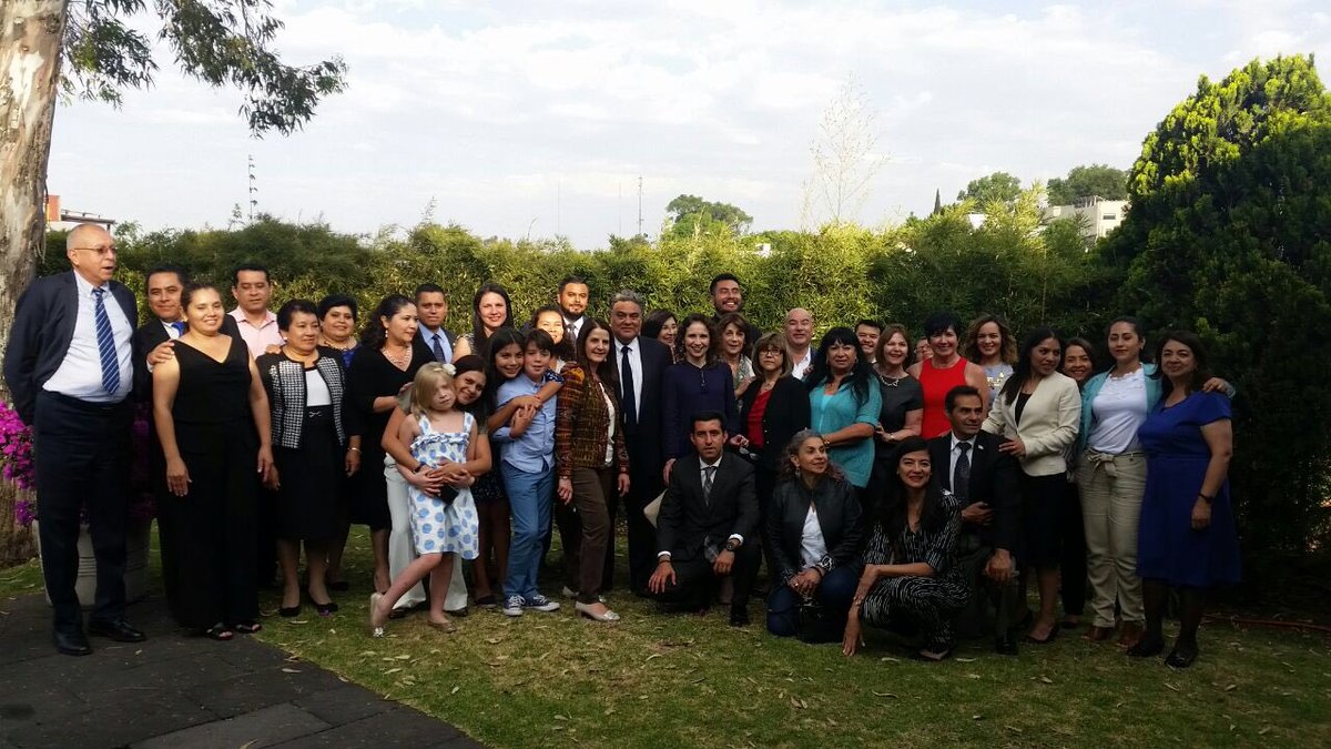 Guate_Mex's tweet photo. Miembros de la Comunidad  guatemalteca en CDMX,  de la Asociación Guatemala Activa y Damas Voluntarias  visitaron la Residencia de la Embajada de Guatemala en México. https://t.co/SPe49maf25