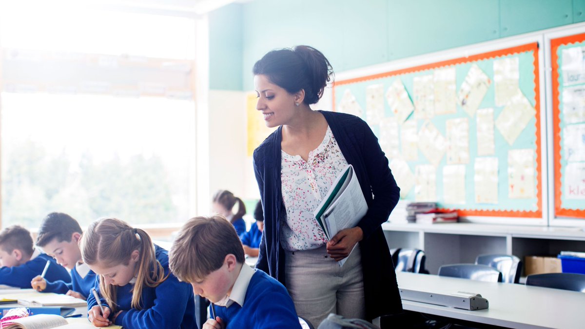 edutopia's tweet photo. 7 Grading Tips for New Teachers:
1️⃣Don't grade everything.
2️⃣Cycle your feedback.
3️⃣Have students grade each other.
4️⃣Put technology to work for you.
5️⃣Don't assign busywork.
6️⃣Use rubrics.
7️⃣Grade whenever possible.
https://t.co/yBtuTTQQRL https://t.co/M1PjSTZUok