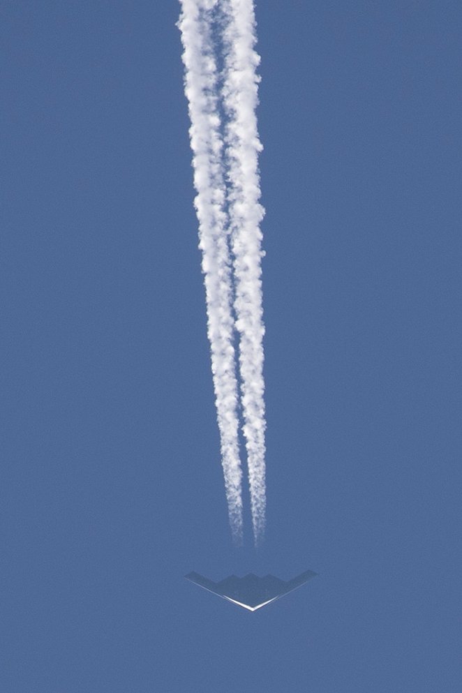 Drumboy44's tweet photo. What a great shot of one of the B-2s today that flew over Minnesota https://t.co/dQc4pPMbyz