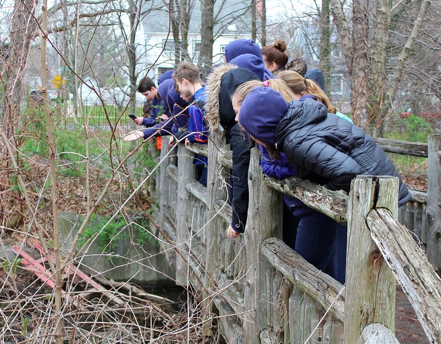 msrichroathxhs's tweet photo. had a great time with my 7th graders this week on our field trips to @SnugHarborCCBG #pondipping #foodforraging #birdcalling and so much more! #ecology #nature #fieldtrips #outdoorfun https://t.co/Y4UzbhH2St