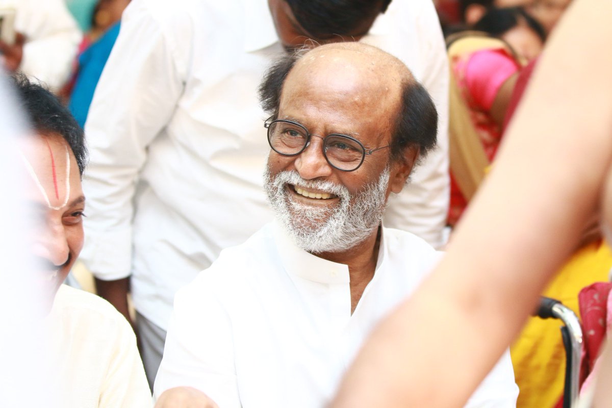 Vinojasan's tweet photo. ரஜினிக்கு எதிராக பெரிய நெட்வொர்க் அமைத்து வேலைப் பார்க்கிறார்கள் என்பது தெள்ளத் தெளிவாக தெரிந்துவிட்டது. ரஜினி அடையப் போகும் வெற்றியின் பிரமாண்டம் இப்போதாவது புரிந்திருக்கும் மீடியாவுக்கு! @rajinikanth @rajumahalingam https://t.co/xs2GsRISvH