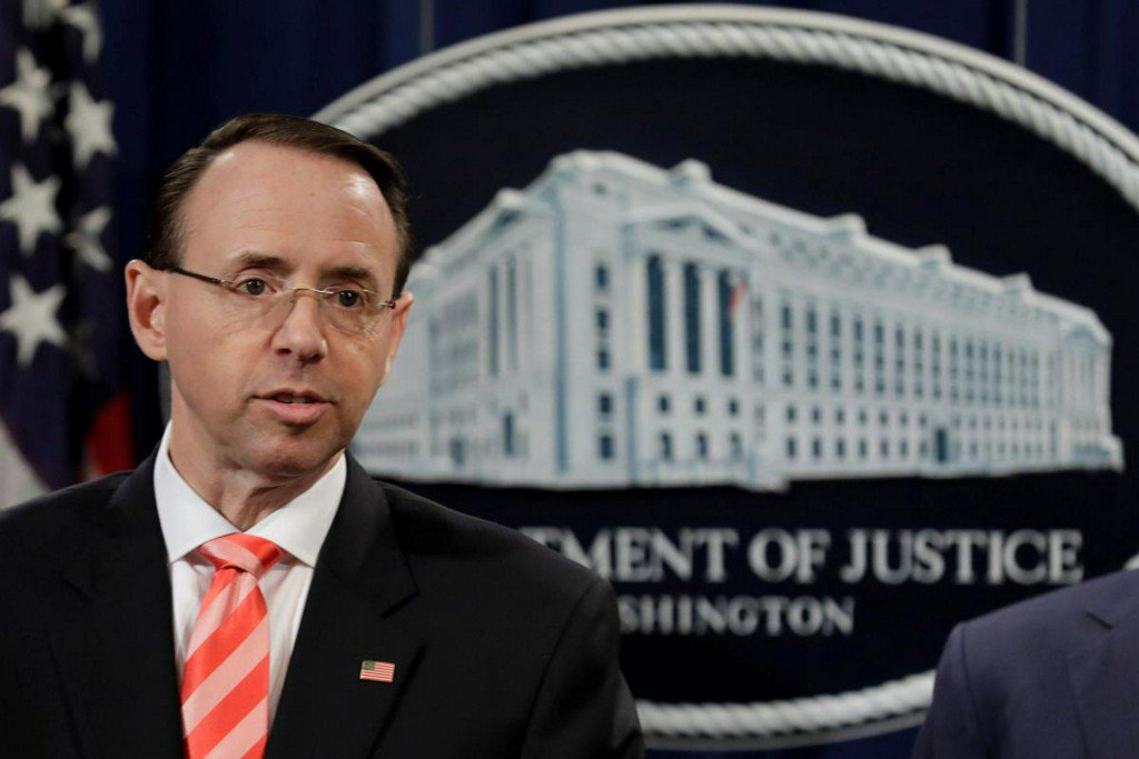 Reuters's tweet photo. Rosenstein told Trump last week he is not a target in Russia probe https://t.co/SFE5rx3KeF https://t.co/Ih0Noo02if