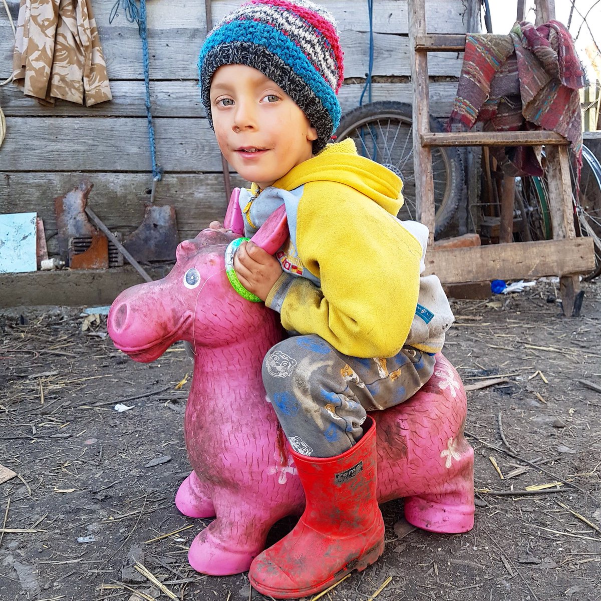 roma_boots's tweet photo. Be the reason someone else smiles todayπππβ€οΈ #givepovertytheboot #foryouforall #romania >https://t.co/sY20Zff10G >https://t.co/09rVI70o4i https://t.co/fFf2GcgfrY