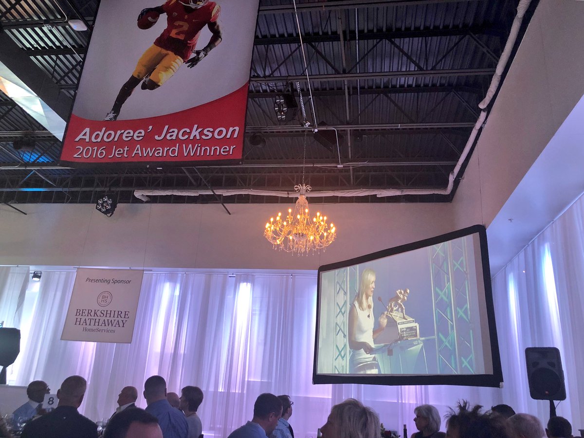 ChinhDoan's tweet photo. 🎈Happy birthday to the beautiful and talented @_AlexandraStone, who worked and emceed @JetAward Gala on her special day. It was a wonderful opportunity to celebrate with @KETV colleagues! 💙 #JetAward #WatchKETV https://t.co/ljnQuzRiaR