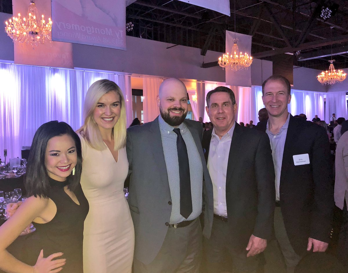 ChinhDoan's tweet photo. 🎈Happy birthday to the beautiful and talented @_AlexandraStone, who worked and emceed @JetAward Gala on her special day. It was a wonderful opportunity to celebrate with @KETV colleagues! 💙 #JetAward #WatchKETV https://t.co/ljnQuzRiaR