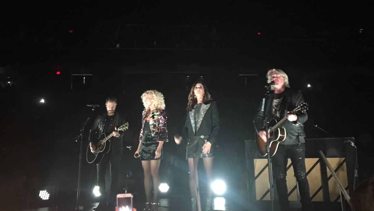 Laurendoughtie's tweet photo. Third time seeing @littlebigtown tonight! And they are better every time! #somuchfun #cantwaituntilnexttime https://t.co/pC2PcJjylb