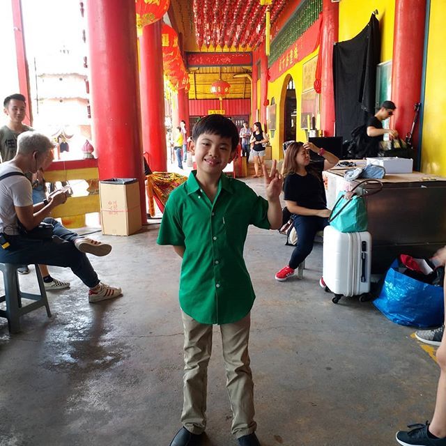 KellerTeh's tweet photo. Filming day, happy!

#kellerteh #kidactor #childactor #filmingday #togglewebseries #buddhisttemple https://t.co/bviODczoEU