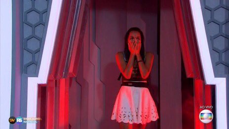 carvalholucass's tweet photo. CAMPEÃ!!!!!! GUERREIRA, DIGNA, MILITANTE, FADA ACREANA..... PROTAGONISTA!!!! VOA GLEICI.... O MUNDO É SEU ♥️♥️♥️♥️♥️ #GleiciCampeã #FinalBBB18 https://t.co/pX2dC3GSWf