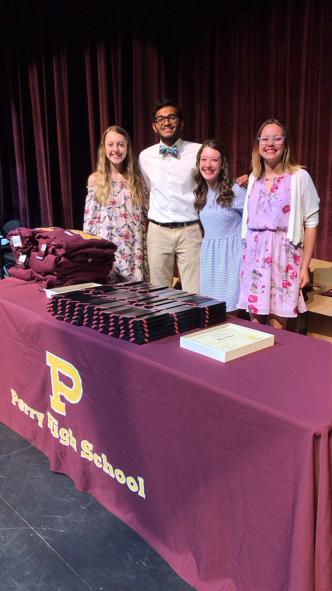 MrsConnerPHS's tweet photo. Academic Awards Night 2018 (x2) is in the books. Super proud of the 377 underclassmen who were honored tonight &amp; Monday night. Also proud of NHS officers who have been so fun to work with this year. Couldn’t have asked for a better set of leaders. The work is always worth it. https://t.co/LKCTfFHIEG