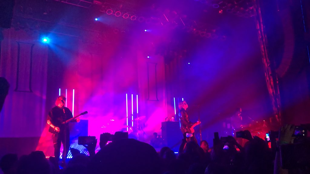 drreiid's tweet image. what a blast🌹 #5sos3dallas #5sosdallas