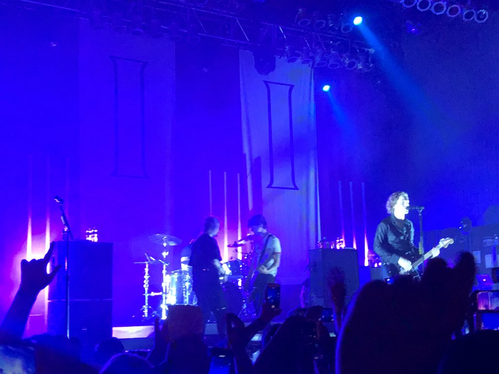 drreiid's tweet image. what a blast🌹 #5sos3dallas #5sosdallas