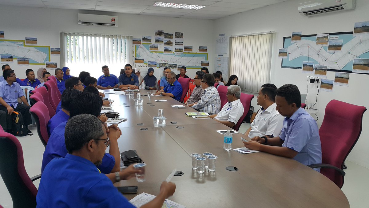 Roadcare_Kelntn's tweet photo. Lawatan Teknikal @JKRKelantan &amp; @RoadcareK ke Projek Pan Borneo Sabah. Satu knowledge sharing yg bermanfaat utk warga semenanjung. Tahniah @JKRMalaysia ats projek ni @MOWorks @BhgJalan_Kelate @ProtascoBerhad @Roadcare_Msia https://t.co/Fy2xBfdpfp