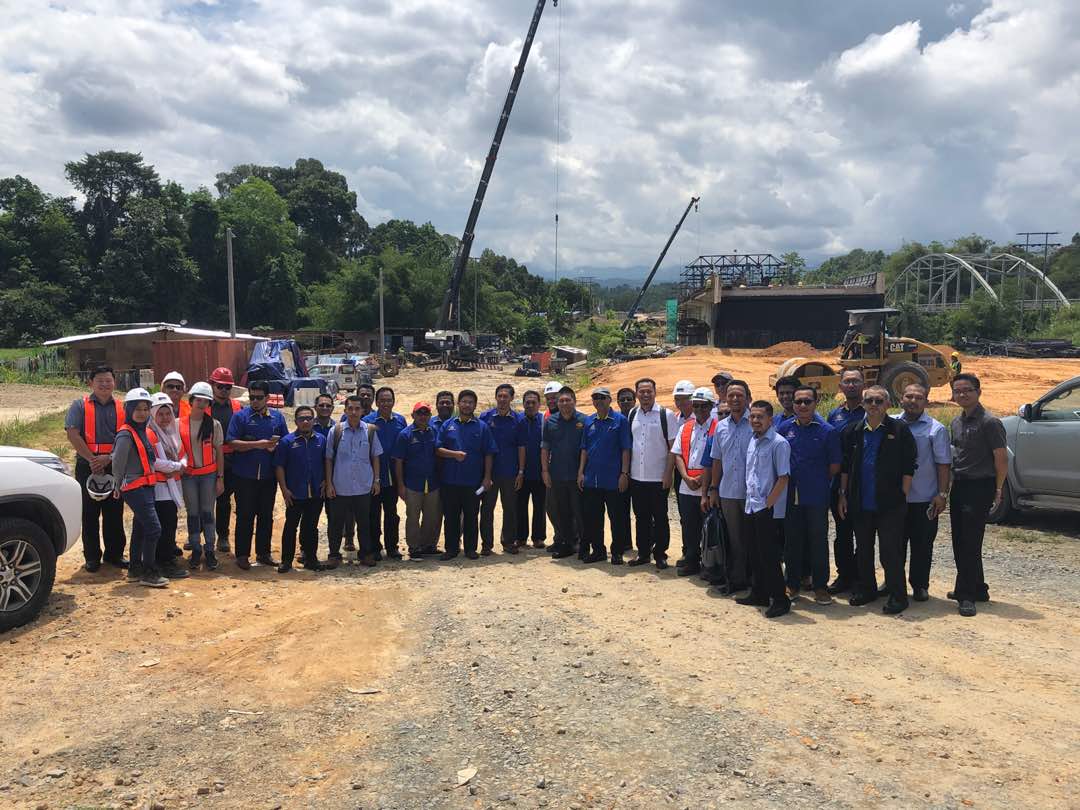 Roadcare_Kelntn's tweet photo. Lawatan Teknikal @JKRKelantan &amp; @RoadcareK ke Projek Pan Borneo Sabah. Satu knowledge sharing yg bermanfaat utk warga semenanjung. Tahniah @JKRMalaysia ats projek ni @MOWorks @BhgJalan_Kelate @ProtascoBerhad @Roadcare_Msia https://t.co/Fy2xBfdpfp